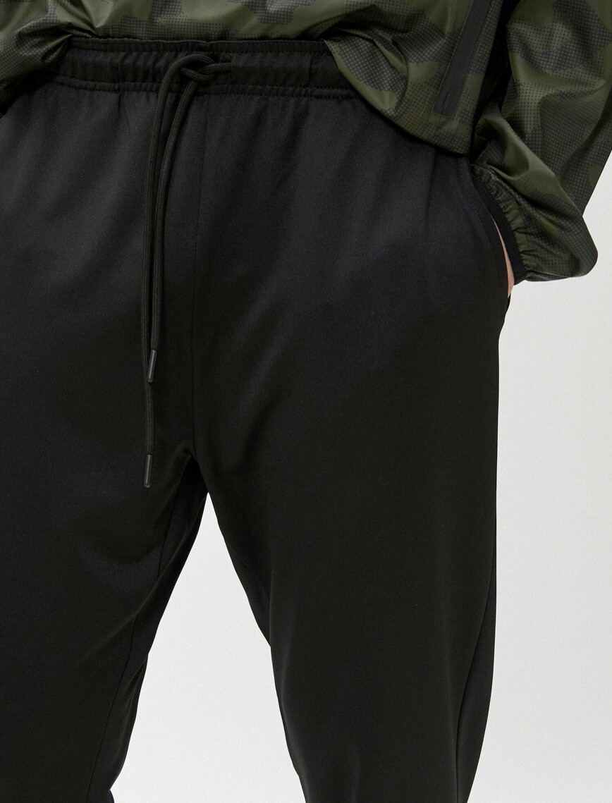 Straight Fit Cepli Paça Detaylı Eşofman Altı Straight Fit Cepli Paça Detaylı Eşofman Altı
